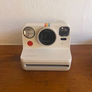 Brand New Polaroid Now 2nd Generation I-Type Instant Film Camera - Vintage White